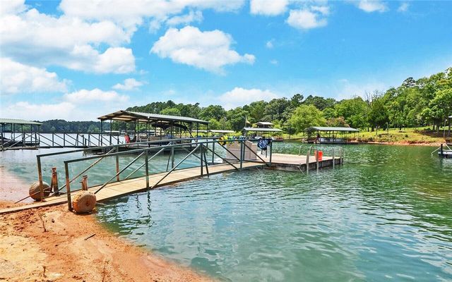 117 Woods Lane, Hartwell, GA 30643