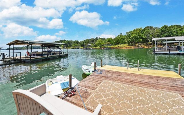 117 Woods Lane, Hartwell, GA 30643