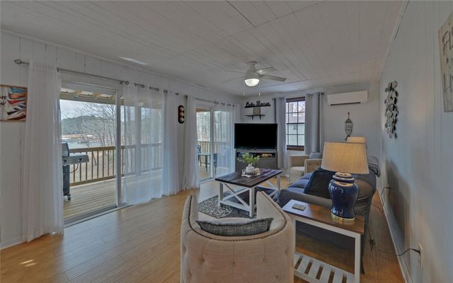 117 Woods Lane, Hartwell, GA 30643