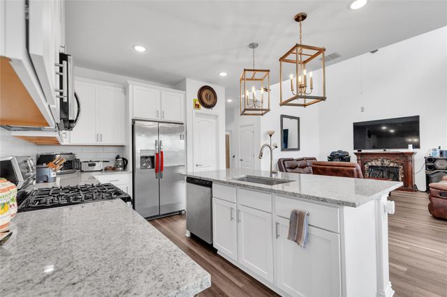 122 Shagbark TRL, Bastrop, TX 78602