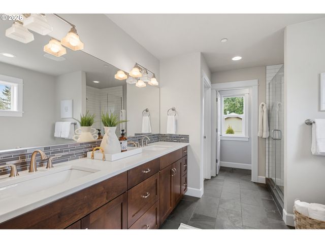 6810 Se 48TH Ave, Portland, OR 97206