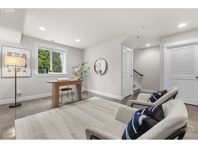 6810 Se 48TH Ave, Portland, OR 97206