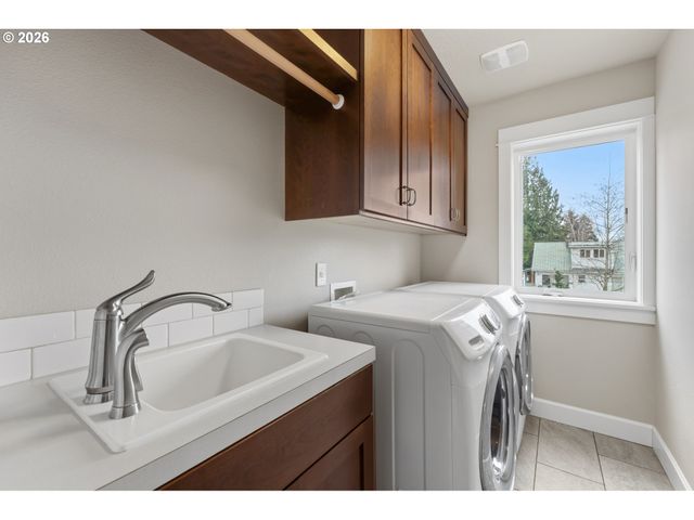 6810 Se 48TH Ave, Portland, OR 97206