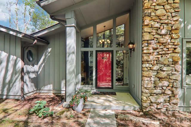 817 Greenwood Drive, Hendersonville, NC 28791