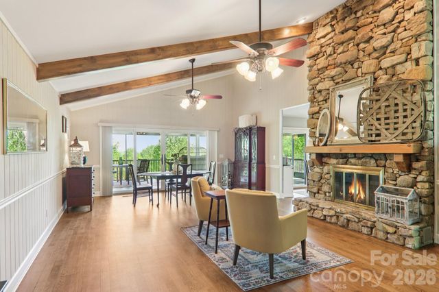 817 Greenwood Drive, Hendersonville, NC 28791