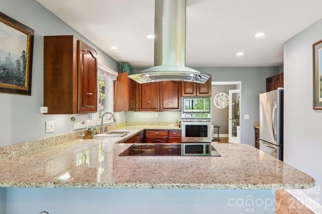817 Greenwood Drive, Hendersonville, NC 28791