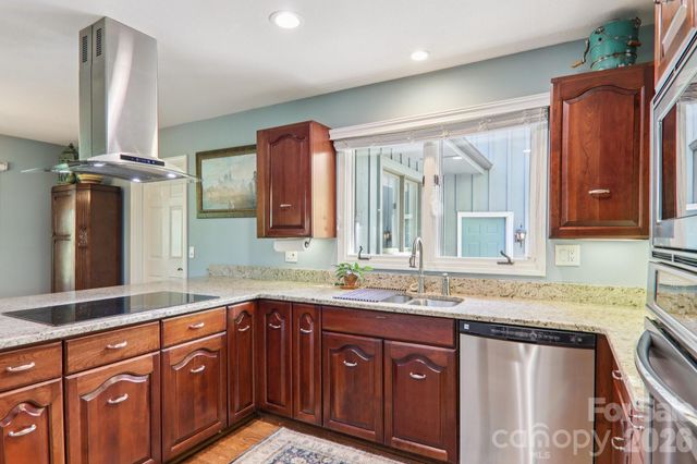 817 Greenwood Drive, Hendersonville, NC 28791