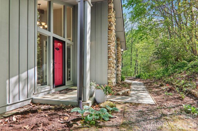 817 Greenwood Drive, Hendersonville, NC 28791