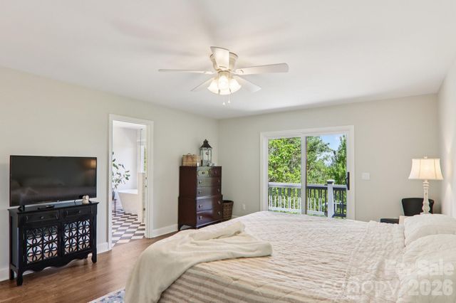 817 Greenwood Drive, Hendersonville, NC 28791