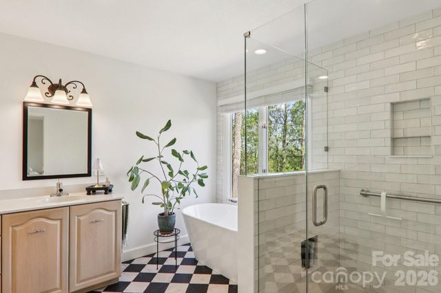 817 Greenwood Drive, Hendersonville, NC 28791