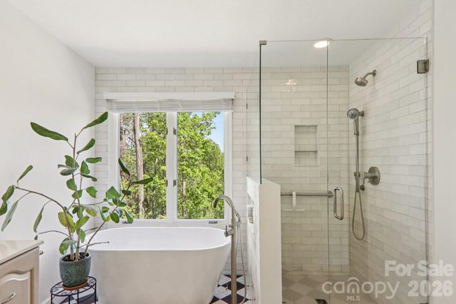 817 Greenwood Drive, Hendersonville, NC 28791