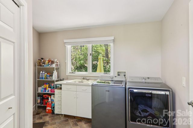 817 Greenwood Drive, Hendersonville, NC 28791