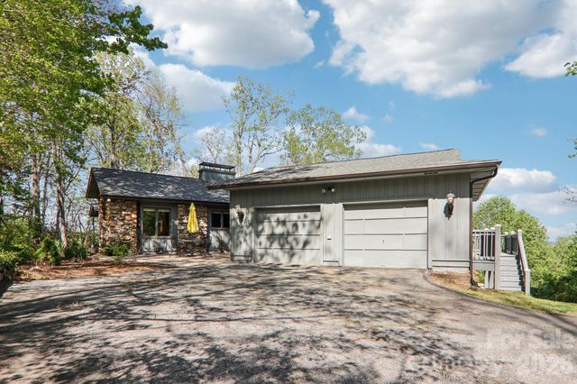 817 Greenwood Drive, Hendersonville, NC 28791