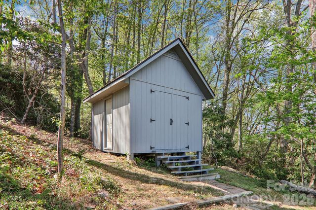 817 Greenwood Drive, Hendersonville, NC 28791