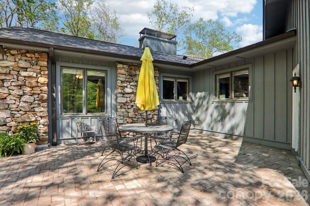 817 Greenwood Drive, Hendersonville, NC 28791