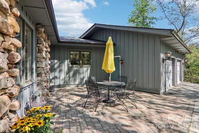 817 Greenwood Drive, Hendersonville, NC 28791