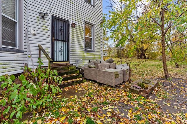 282 Orchard St, Sharon, PA 16146