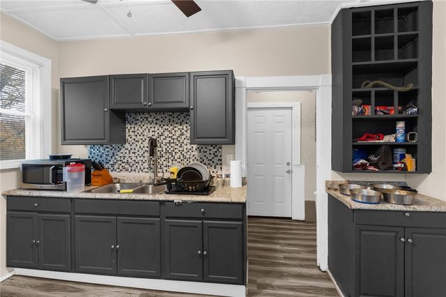 282 Orchard St, Sharon, PA 16146