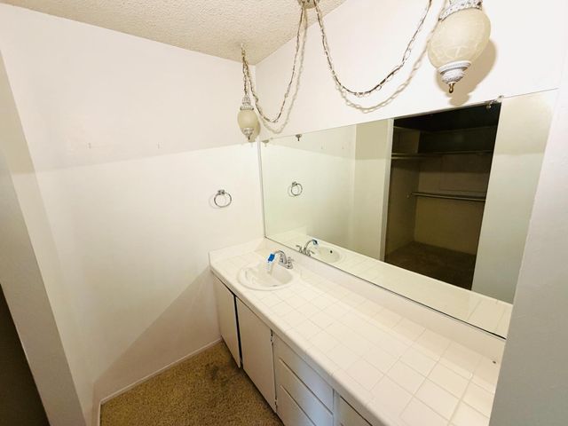 4032 Oak Villa Cir, Carmichael, CA 95608