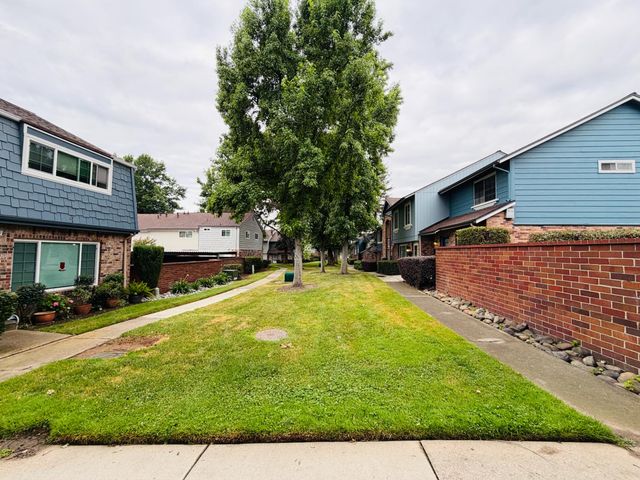 4032 Oak Villa Cir, Carmichael, CA 95608