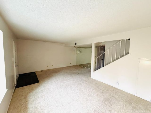 4032 Oak Villa Cir, Carmichael, CA 95608