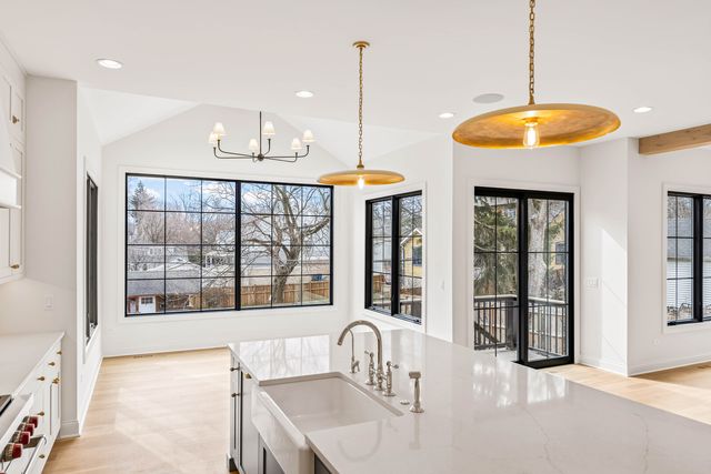 660 N Eagle Street, Naperville, IL 60563