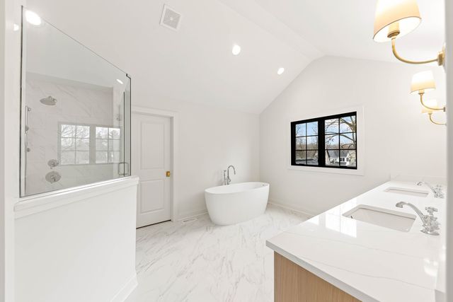 660 N Eagle Street, Naperville, IL 60563