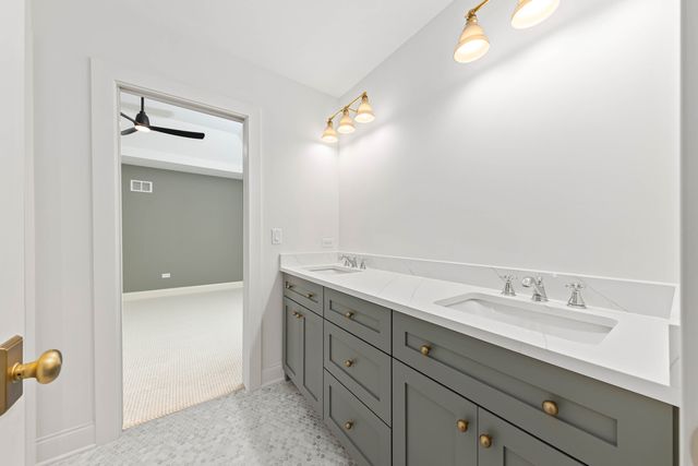 660 N Eagle Street, Naperville, IL 60563