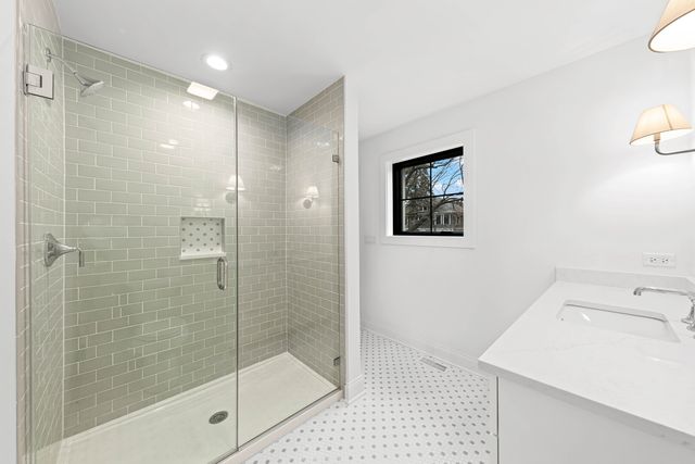 660 N Eagle Street, Naperville, IL 60563