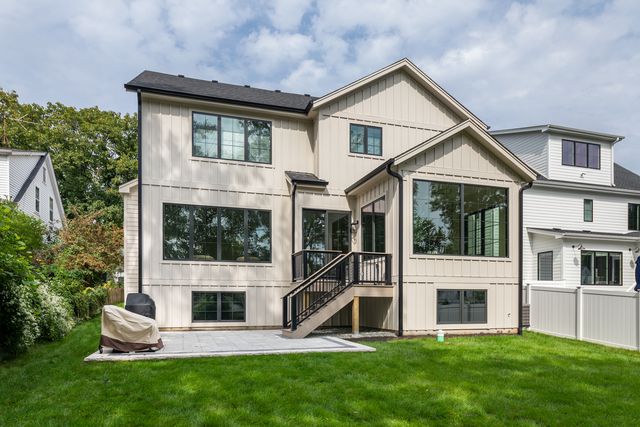 660 N Eagle Street, Naperville, IL 60563