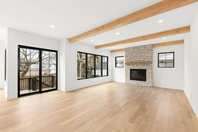 660 N Eagle Street, Naperville, IL 60563