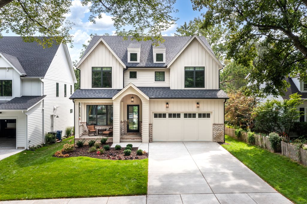660 N Eagle Street, Naperville, IL 60563
