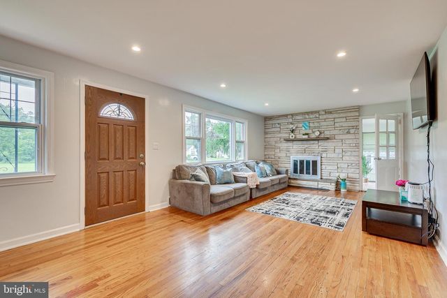 113 DUTCH NECK RD, Hightstown, NJ 08520