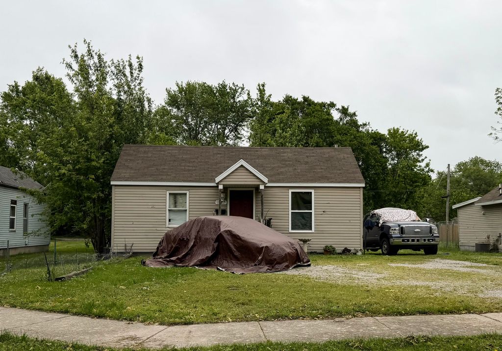 1727 W Florida Street, Springfield, MO 65803