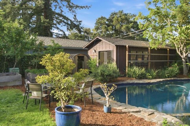 636 Alvarado Row, Stanford, CA 94305