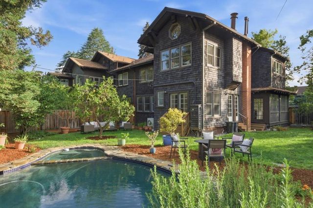 636 Alvarado Row, Stanford, CA 94305