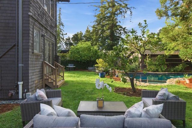 636 Alvarado Row, Stanford, CA 94305