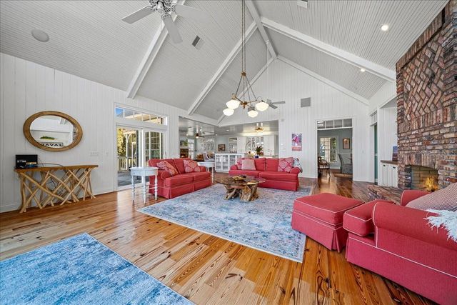 1200 PENINSULA DRIVE, Tavares, FL 32778