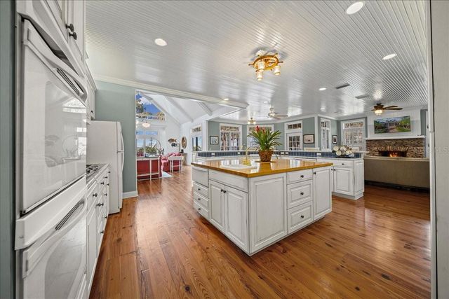 1200 PENINSULA DRIVE, Tavares, FL 32778