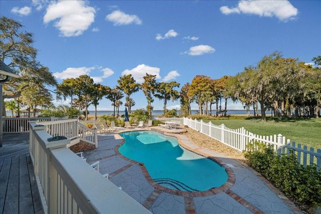 1200 PENINSULA DRIVE, Tavares, FL 32778