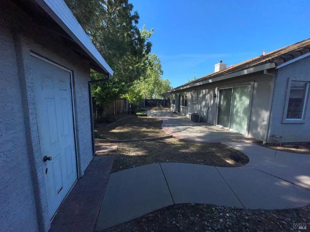 1443 Fullerton Dr, Fairfield, CA 94533