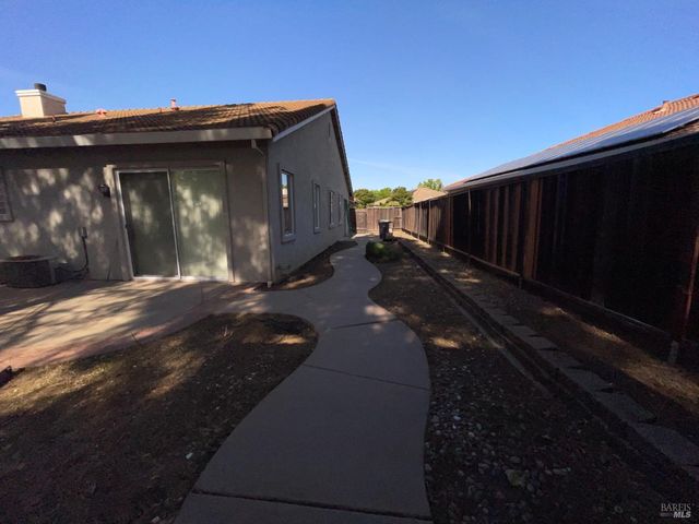 1443 Fullerton Dr, Fairfield, CA 94533