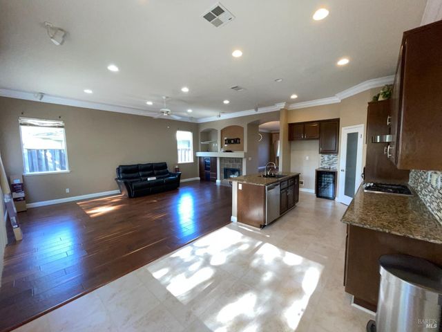 1443 Fullerton Dr, Fairfield, CA 94533