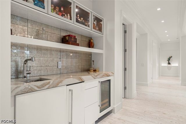 545 Lighthouse WAY, Sanibel, FL 33957