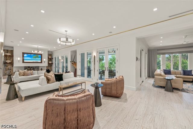 545 Lighthouse WAY, Sanibel, FL 33957