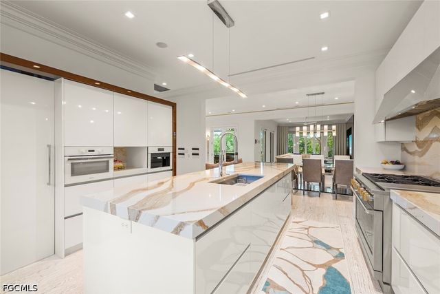 545 Lighthouse WAY, Sanibel, FL 33957