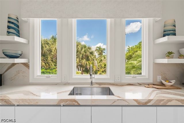 545 Lighthouse WAY, Sanibel, FL 33957