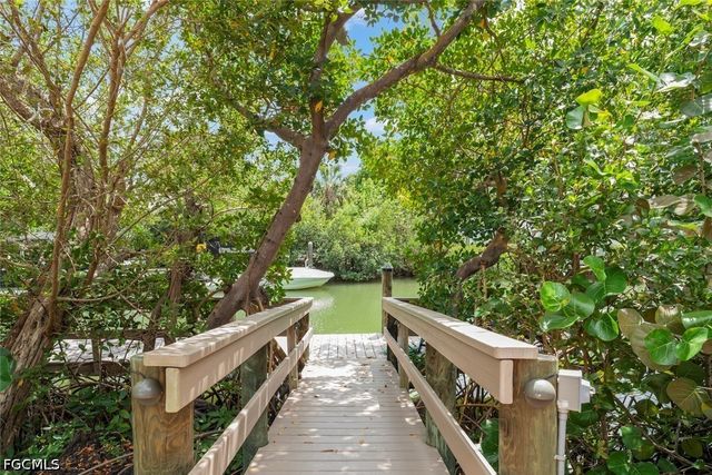 545 Lighthouse WAY, Sanibel, FL 33957