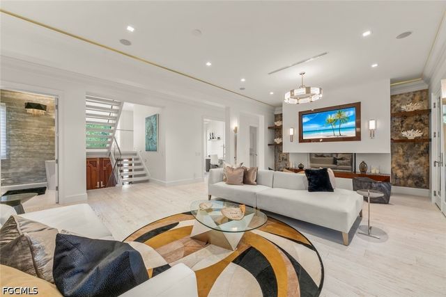 545 Lighthouse WAY, Sanibel, FL 33957
