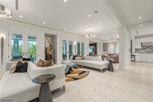 545 Lighthouse WAY, Sanibel, FL 33957